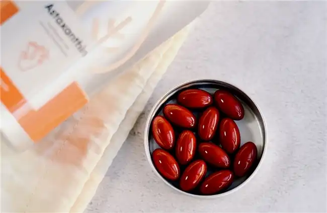 Ufa wa Astaxanthin: Ubwino, Ntchito, ndi Momwe Umagwirira Ntchito